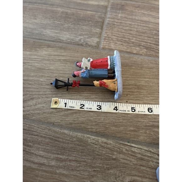 LEMAX Singing Carols #42256 & Policeman On Horse - Picture 10 of 11